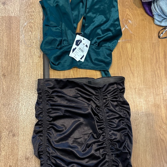 Chic Black Skirt Set with Sleek Design - Picture 1 of 9